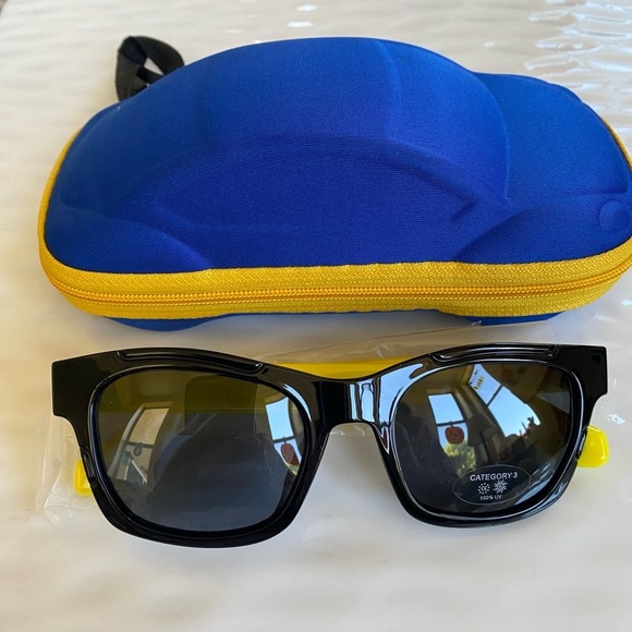 Black kids Sunglasses with Blue and Yellow Car Case NWOT - Picture 3 of 5